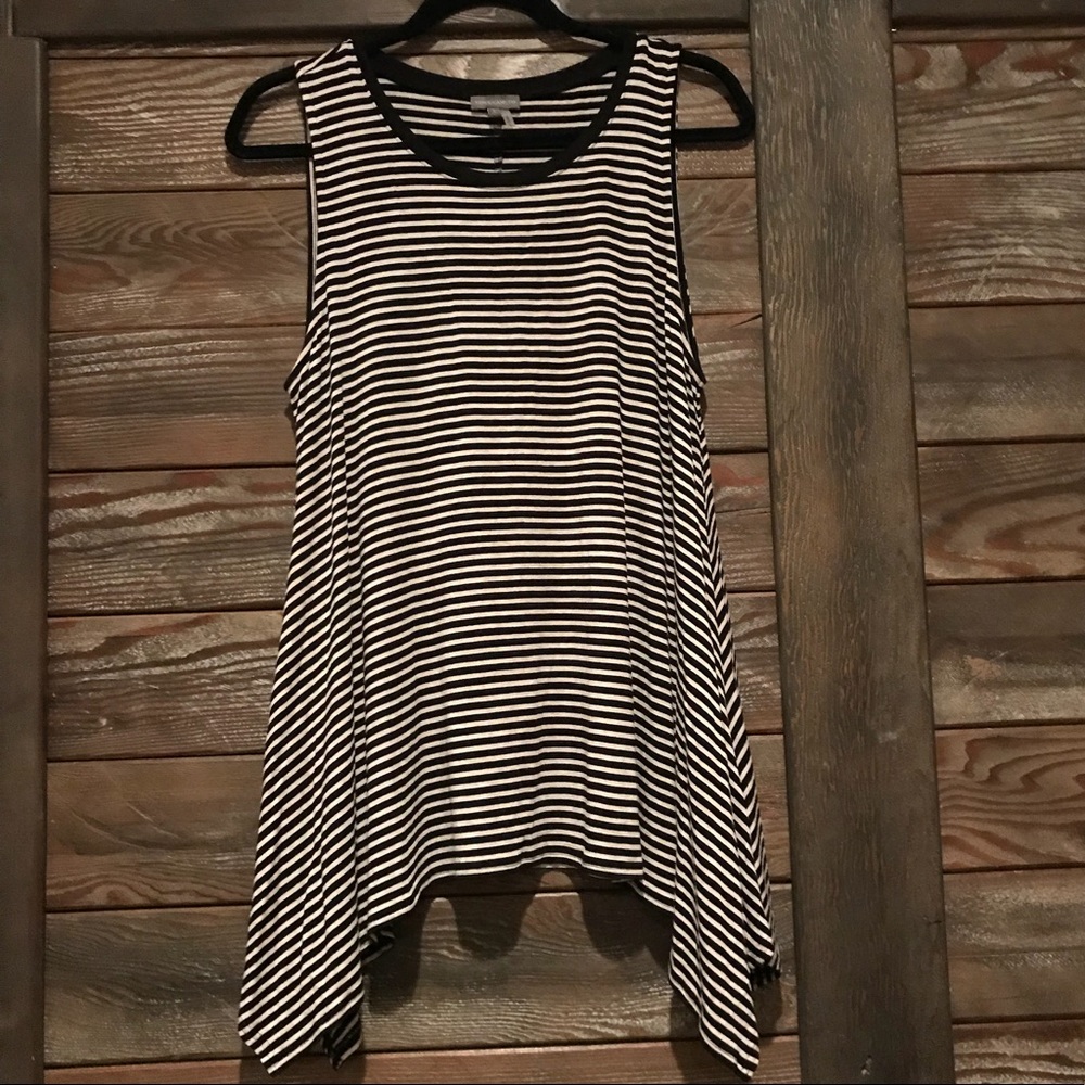 NWOT Vince Camuto handkerchief tank